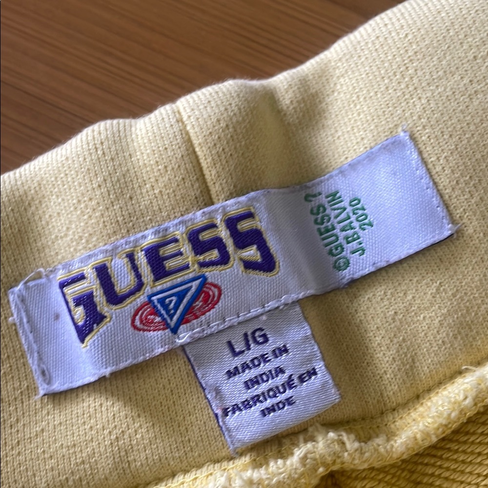GUESS Butter Yellow cropped pullover with hood and matching shorts cotton set - Picture 10 of 14